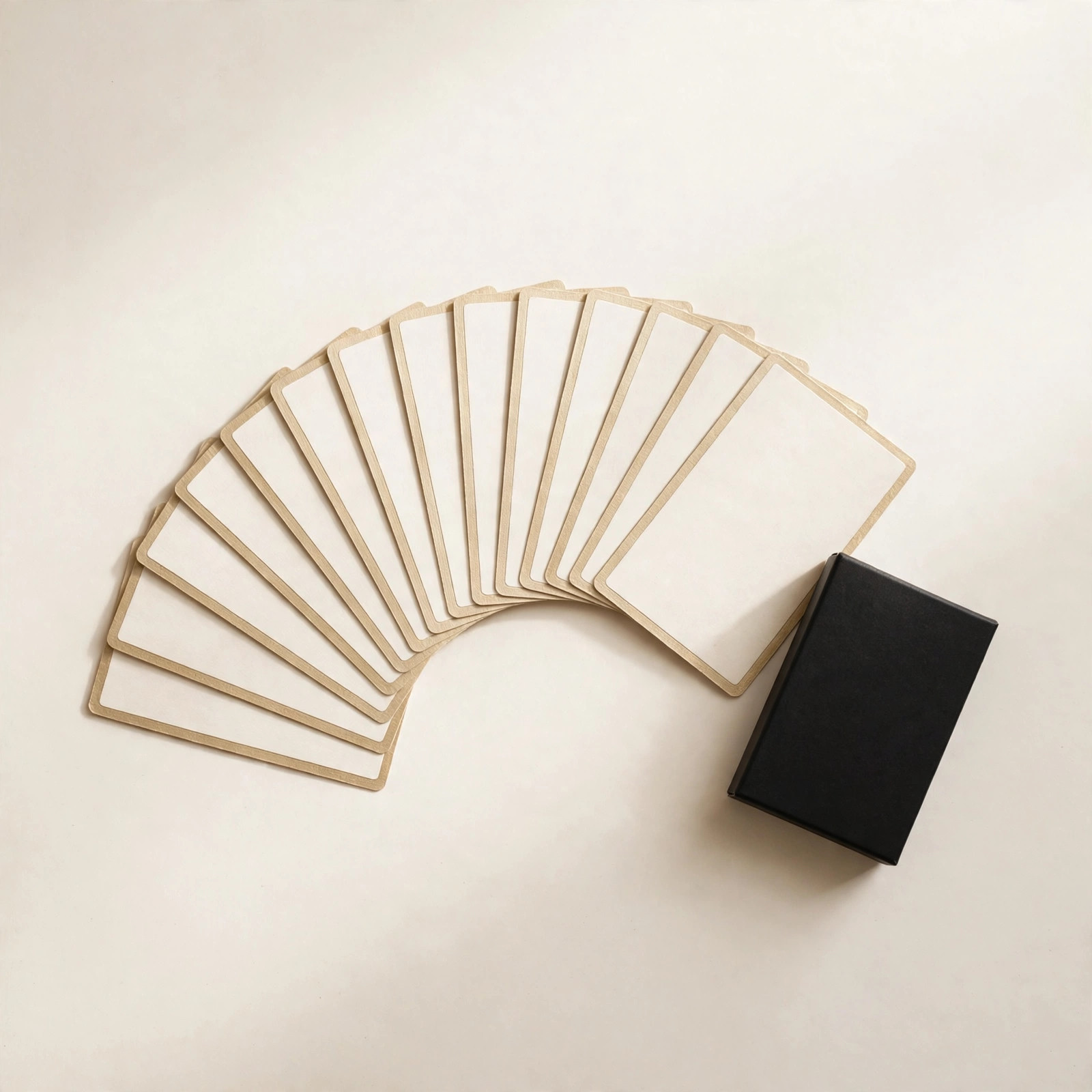 Cartes de jeu personnalisées imprimées et coffret de jeu rigide fabriqués dans l'usine Yoofo Packaging à Shanghai