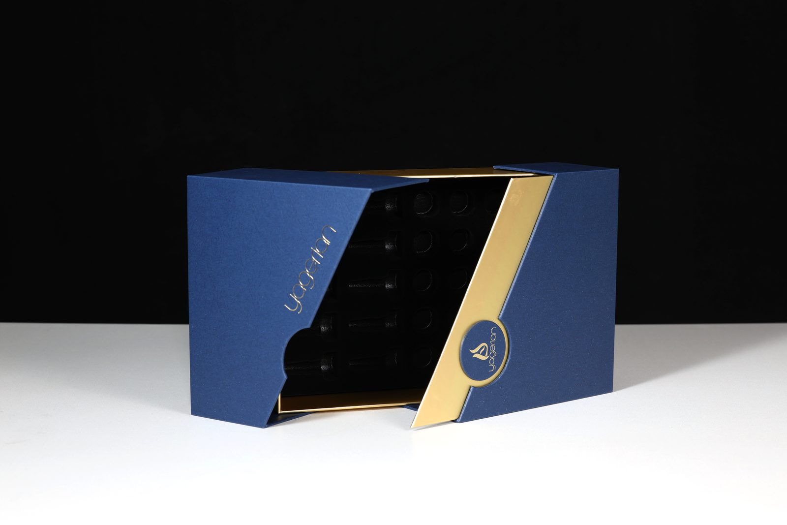 Caja de regalo de doble puerta en &aacute;ngulo