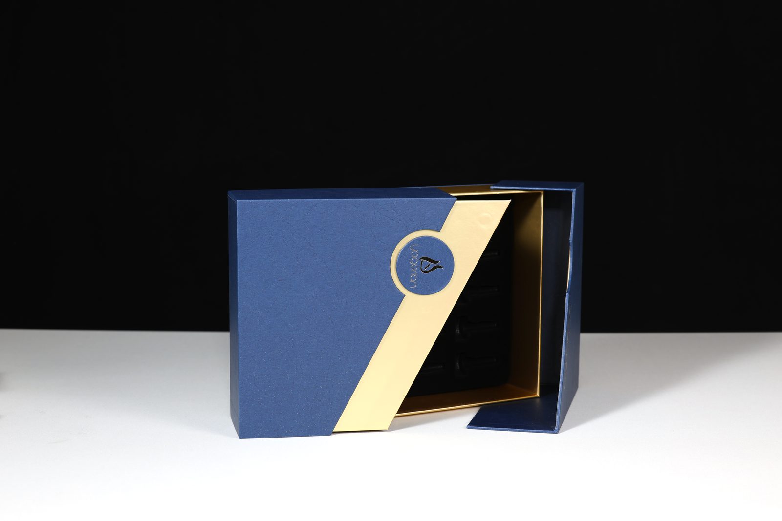 Caja de regalo de doble puerta en &aacute;ngulo