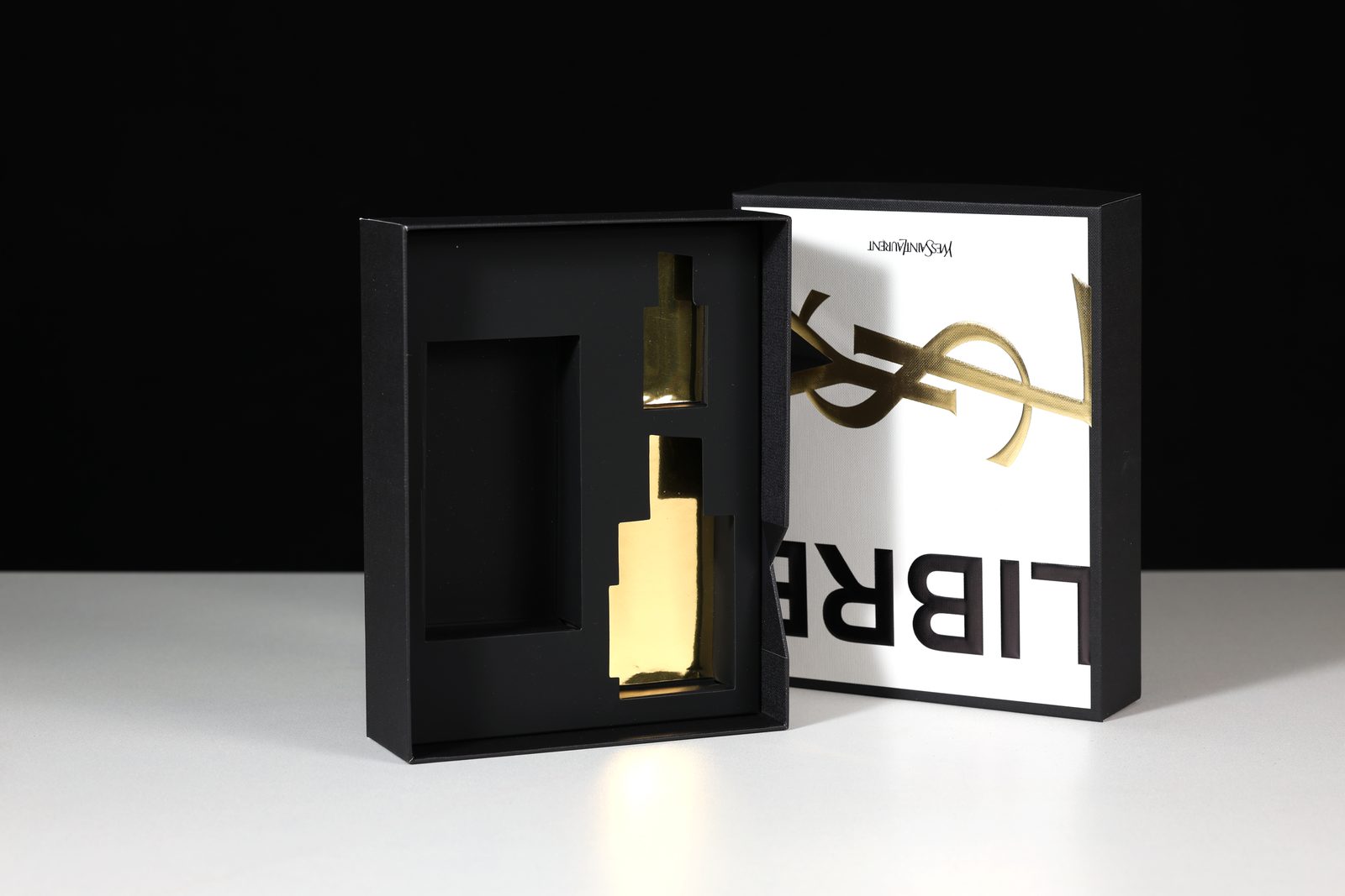 Caja de regalo en forma de l&aacute;piz labial